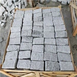 Príjazdová cesta z Tumbled Stone